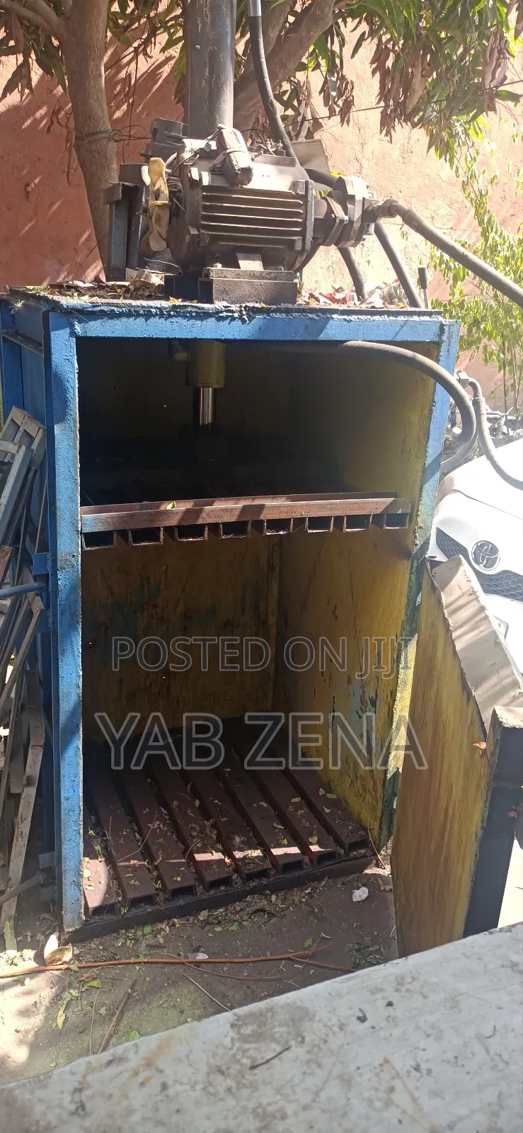 Bottle Press Machin/ ሀይላንድ መጨፍለቂያ