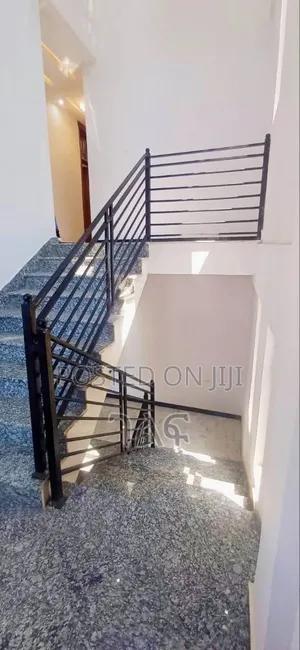 8bdrm House in ሰሚት ፍየል ቤት 250 ካሬ, Bole for sale