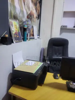 ሙሉ የ እስቱዲዮ እቃ አስቸክዋይ ነው