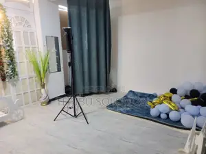 ሙሉ የ እስቱዲዮ እቃ አስቸክዋይ ነው