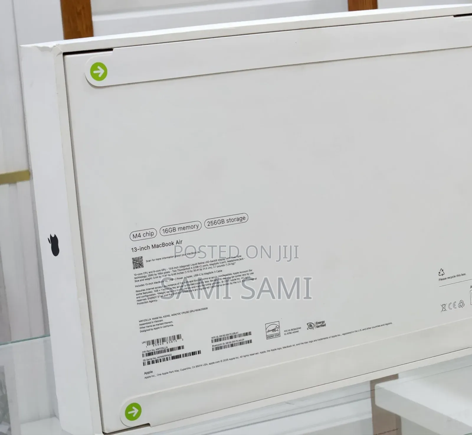 New Laptop Apple MacBook Air 2025 M4 13-Inch 16GB Apple M4 SSD 256GB