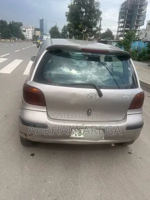 Toyota Vitz 2002 Silver