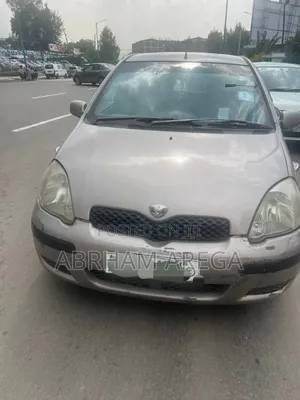Toyota Vitz 2002 Silver