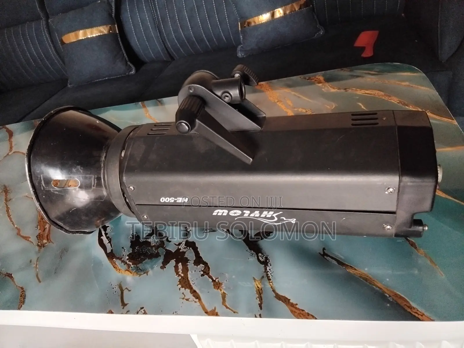 ሙሉ የ እስቱዲዮ እቃ አስቸክዋይ ነው