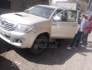 Toyota Hilux 3.0 D-4D 4x4 2013 Silver