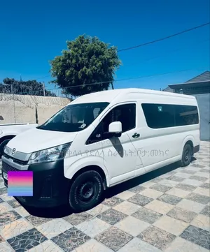 Toyota HiAce 2022 White