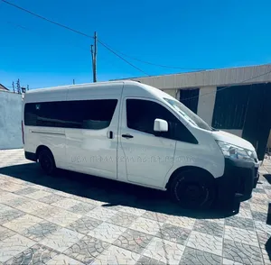 Toyota HiAce 2022 White