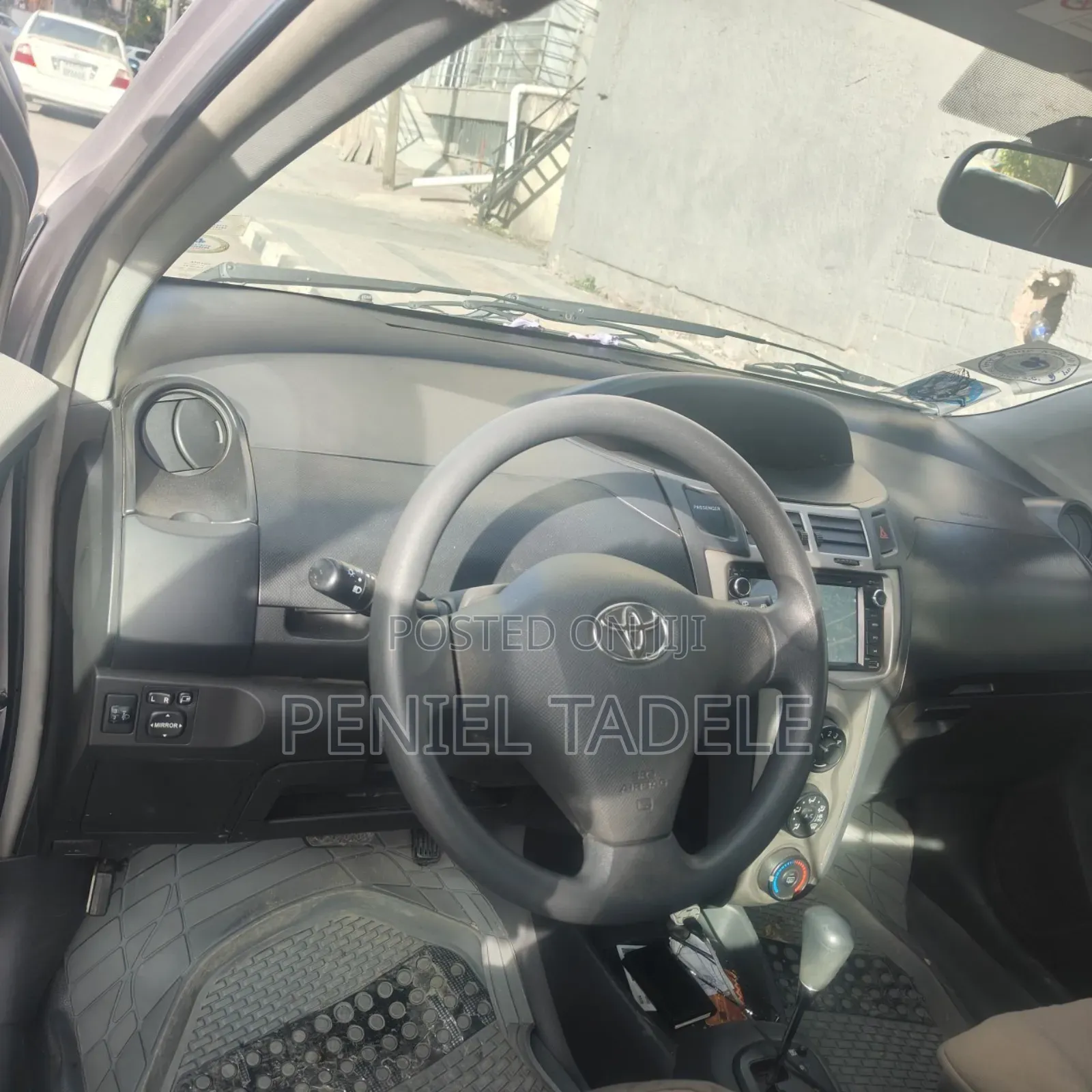 Toyota Yaris Base Hatchback 3dr 2010 Silver