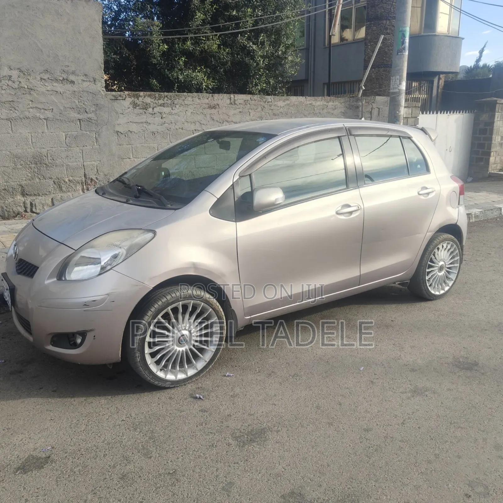 Toyota Yaris Base Hatchback 3dr 2010 Silver