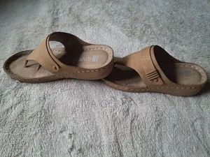 A Day Used Like New Women Shoes. Size 36.