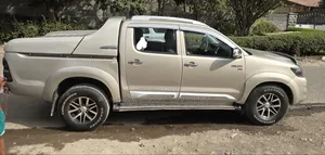 Toyota Hilux 2016 Gray