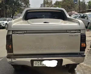 Toyota Hilux 2016 Gray