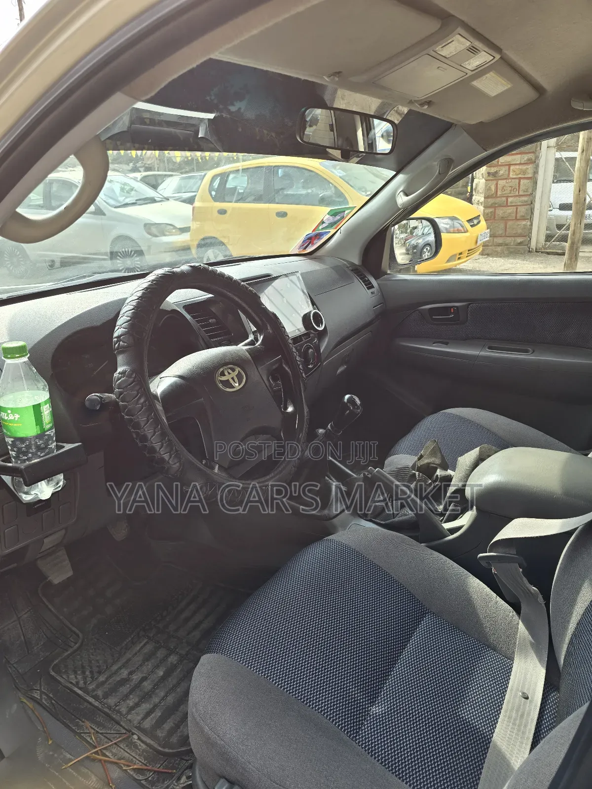 Toyota Hilux 2016 Gray