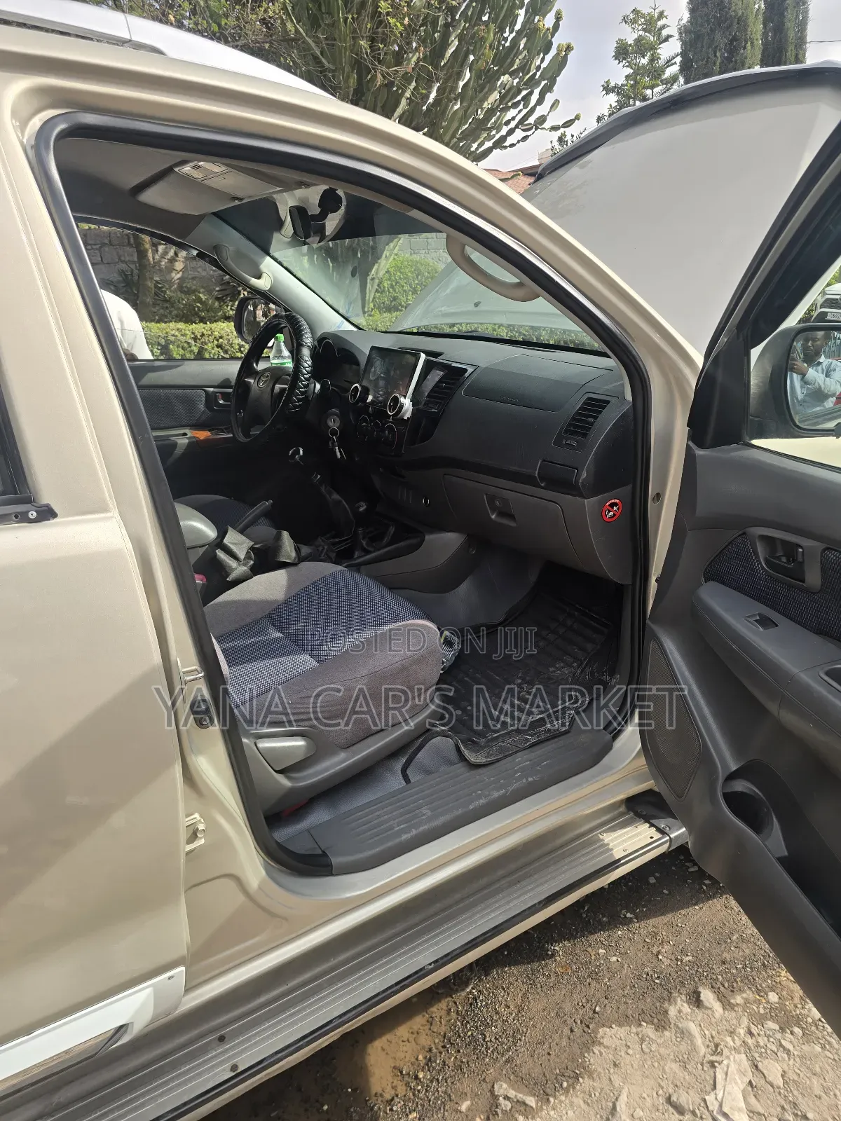 Toyota Hilux 2016 Gray