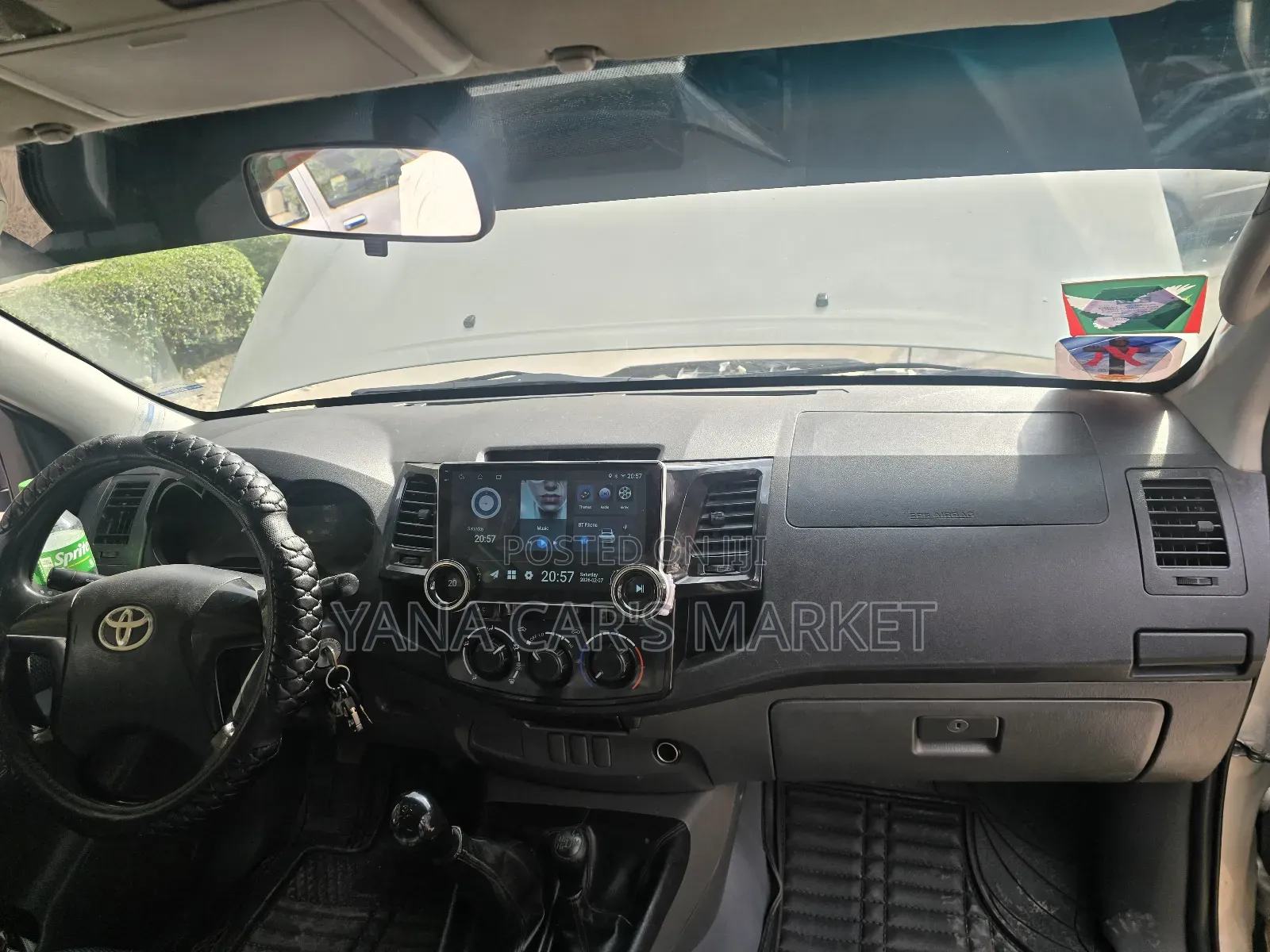 Toyota Hilux 2016 Gray