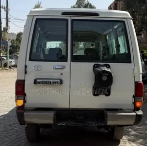 Toyota Land Cruiser 2014 White