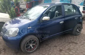 Toyota Vitz 2000 Blue
