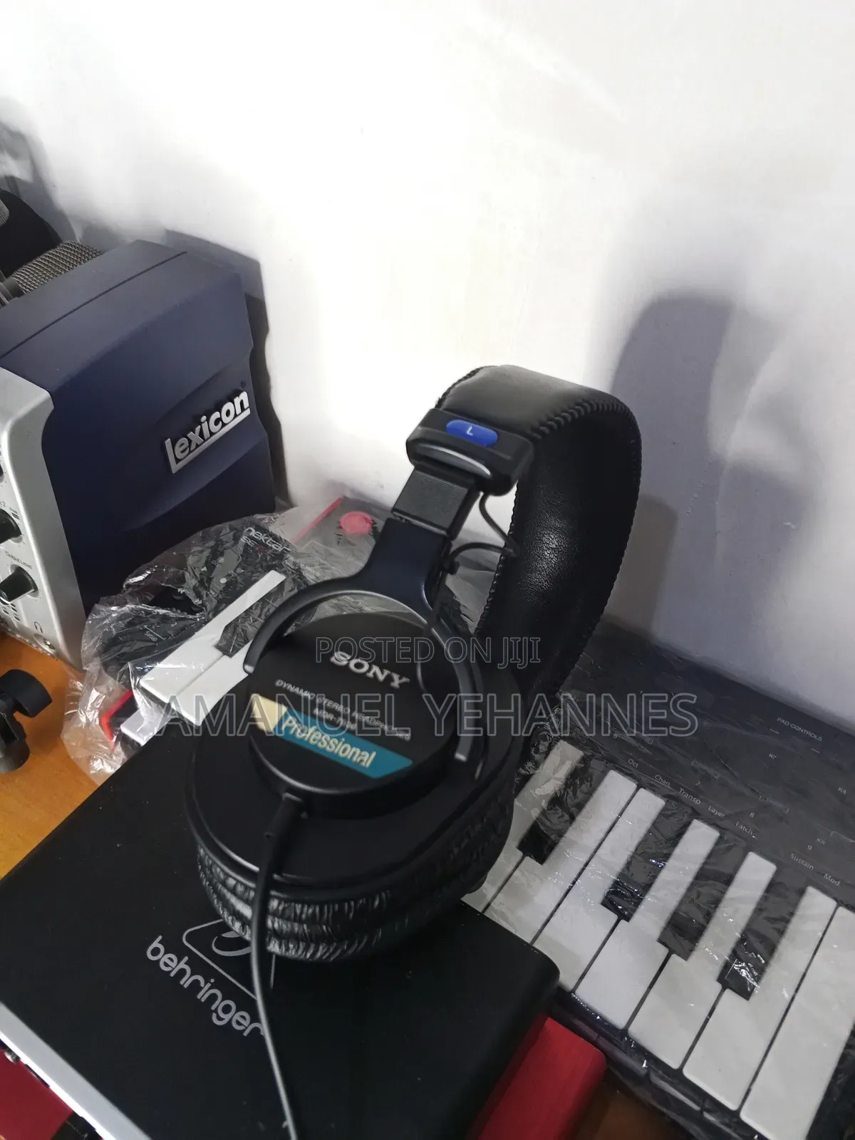 Sony MDR-7506 Professional Dynamic Stereo Headphones