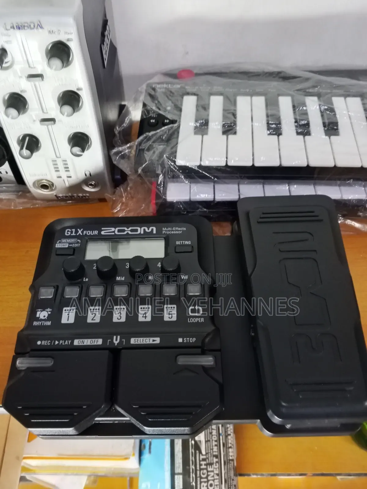 Zoom G1x Four Guitar Pedal