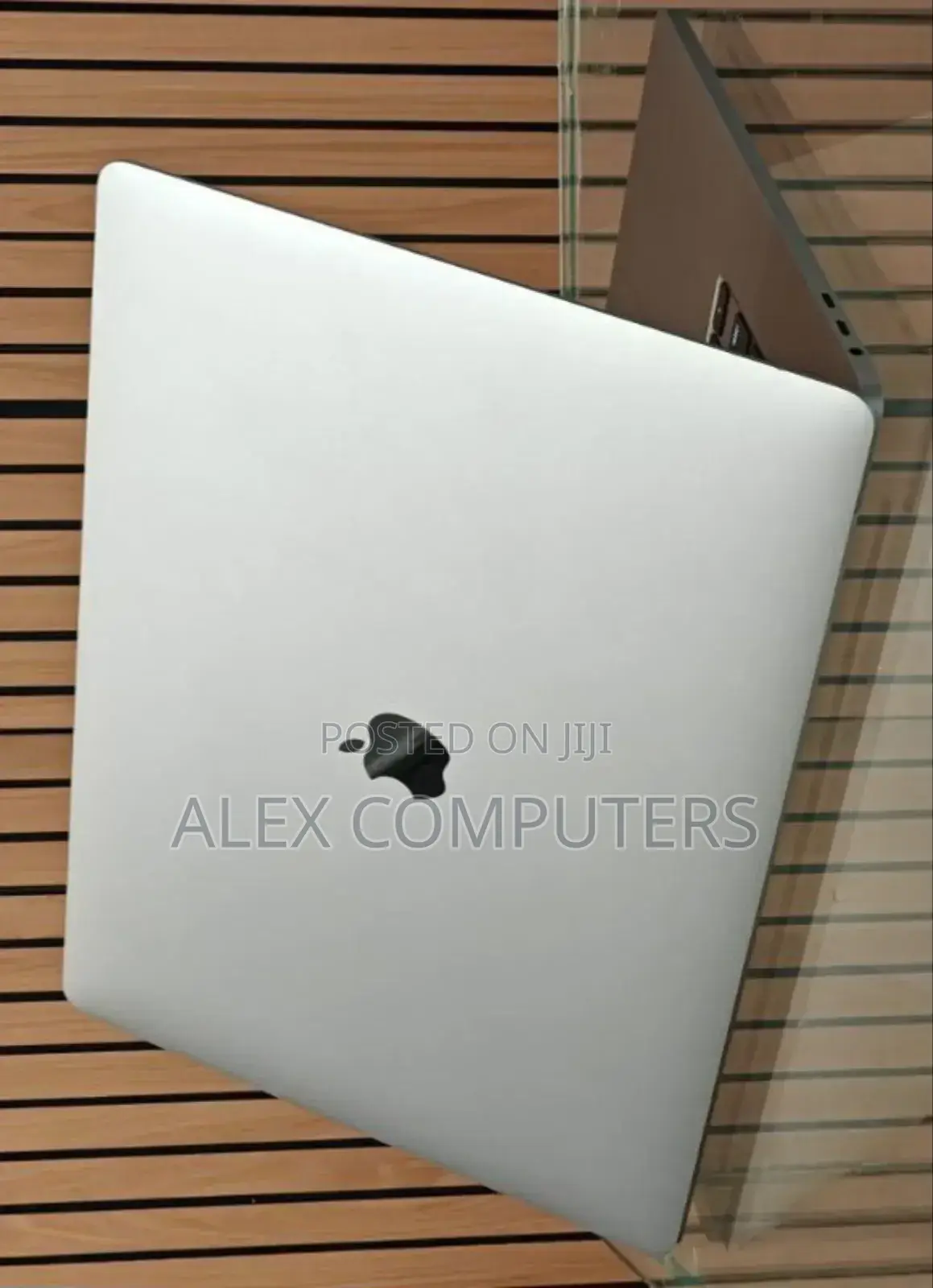 New Laptop Apple MacBook Pro 2017 16GB Intel Core I7 SSD 512GB