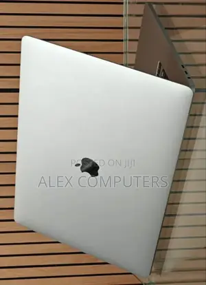 New Laptop Apple MacBook Pro 2017 16GB Intel Core I7 SSD 512GB