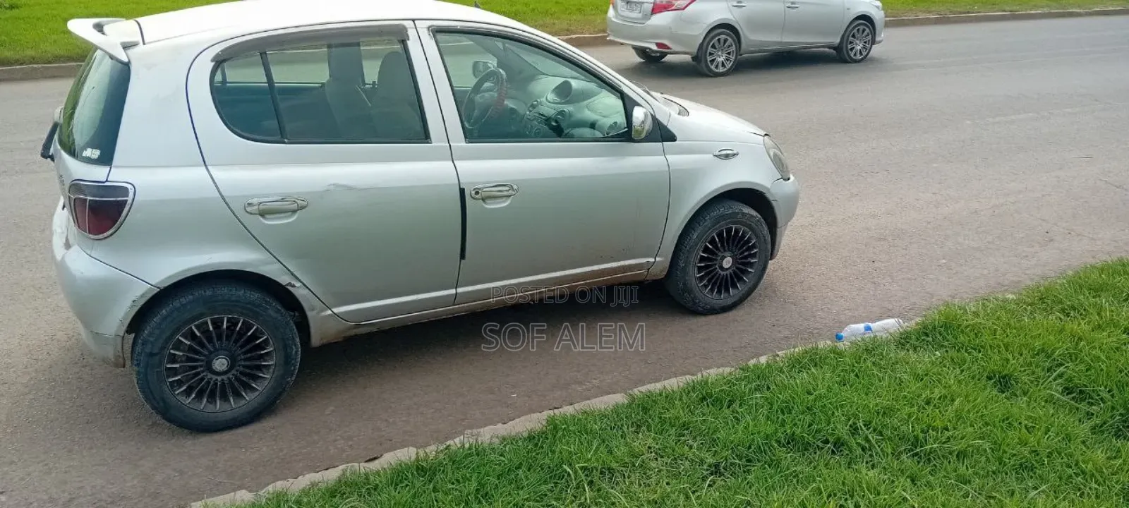 Toyota Vitz 2001 Silver