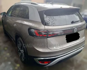 Volkswagen ID.6 2024 Gold