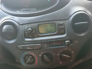 Toyota Yaris 2002 Silver