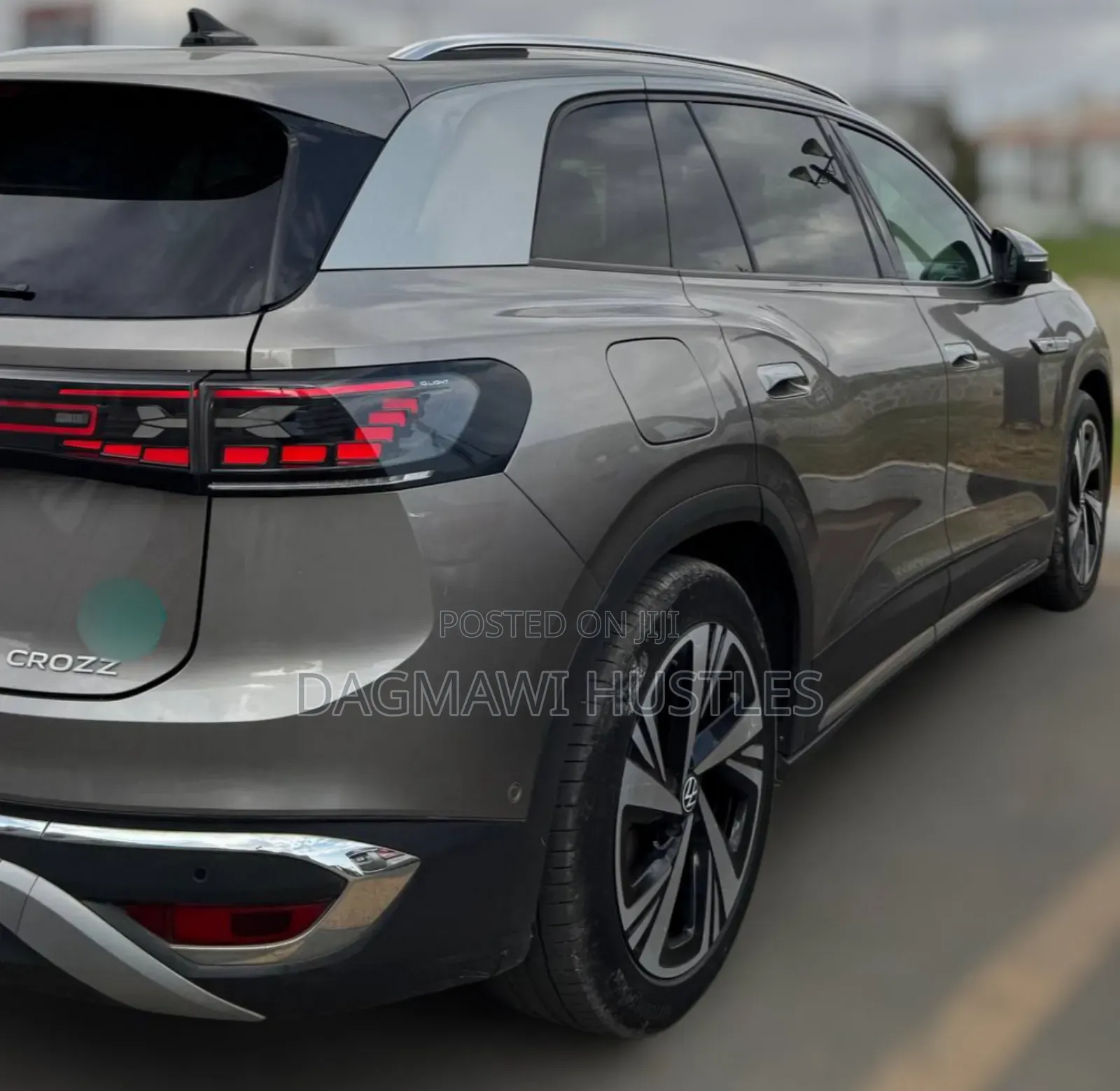 Volkswagen ID.6 2023 Gold