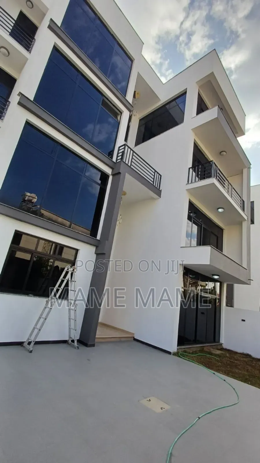 7bdrm House in Addis Abeba, Bole for sale