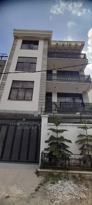 8bdrm House in Hayat, Yeka for sale