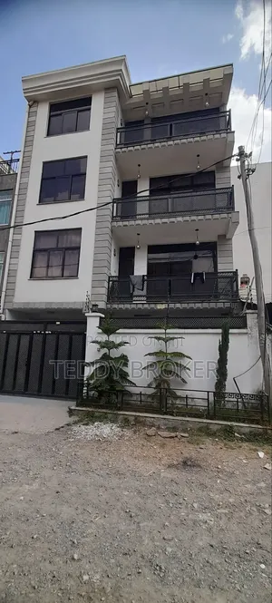 8bdrm House in Hayat, Yeka for sale