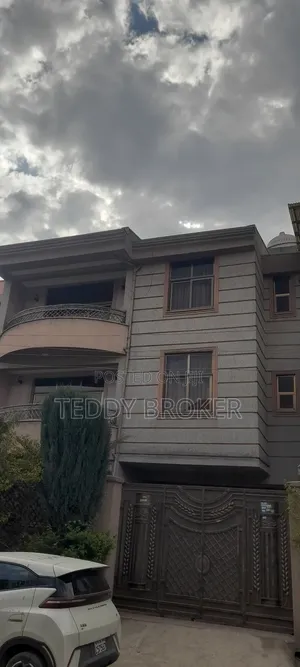 5bdrm House in Hayat, Yeka for sale
