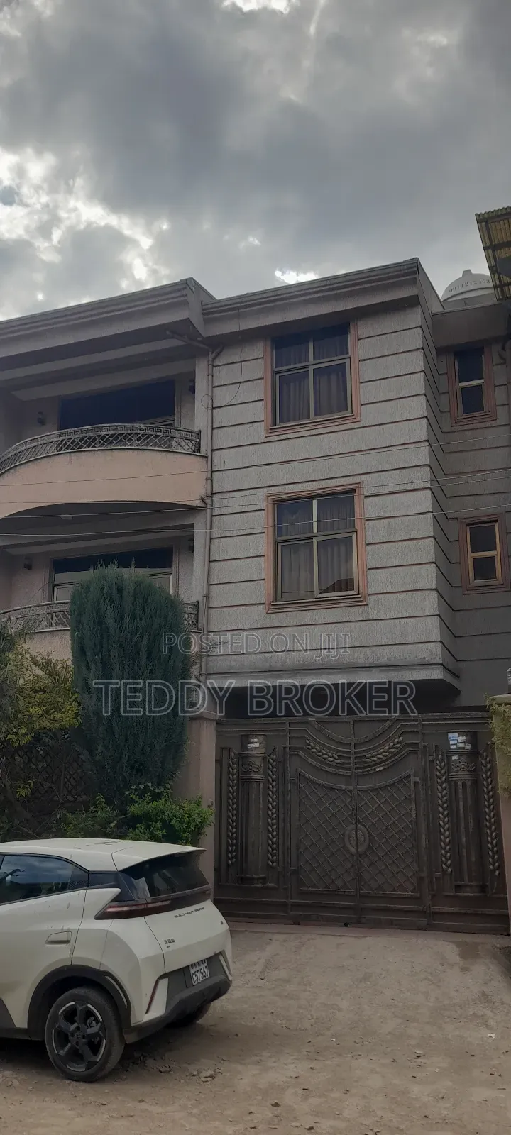 5bdrm House in Hayat, Yeka for sale