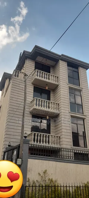 7bdrm House in Hayat, Yeka for sale