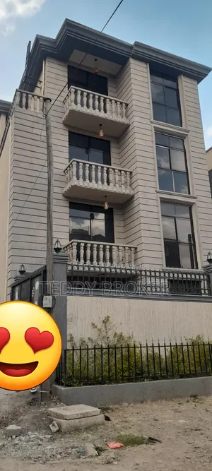 7bdrm House in Hayat, Yeka for sale