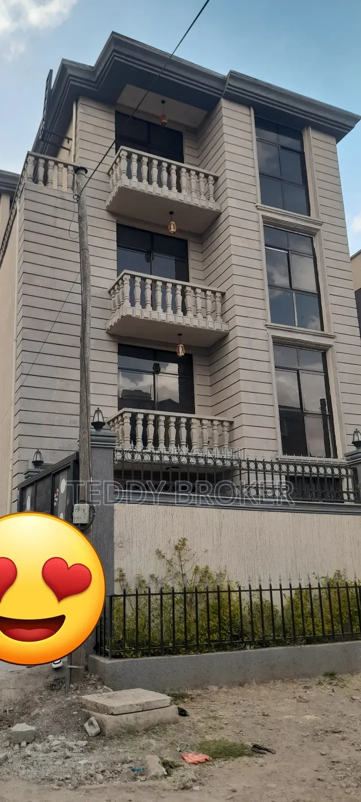 7bdrm House in Hayat, Yeka for sale