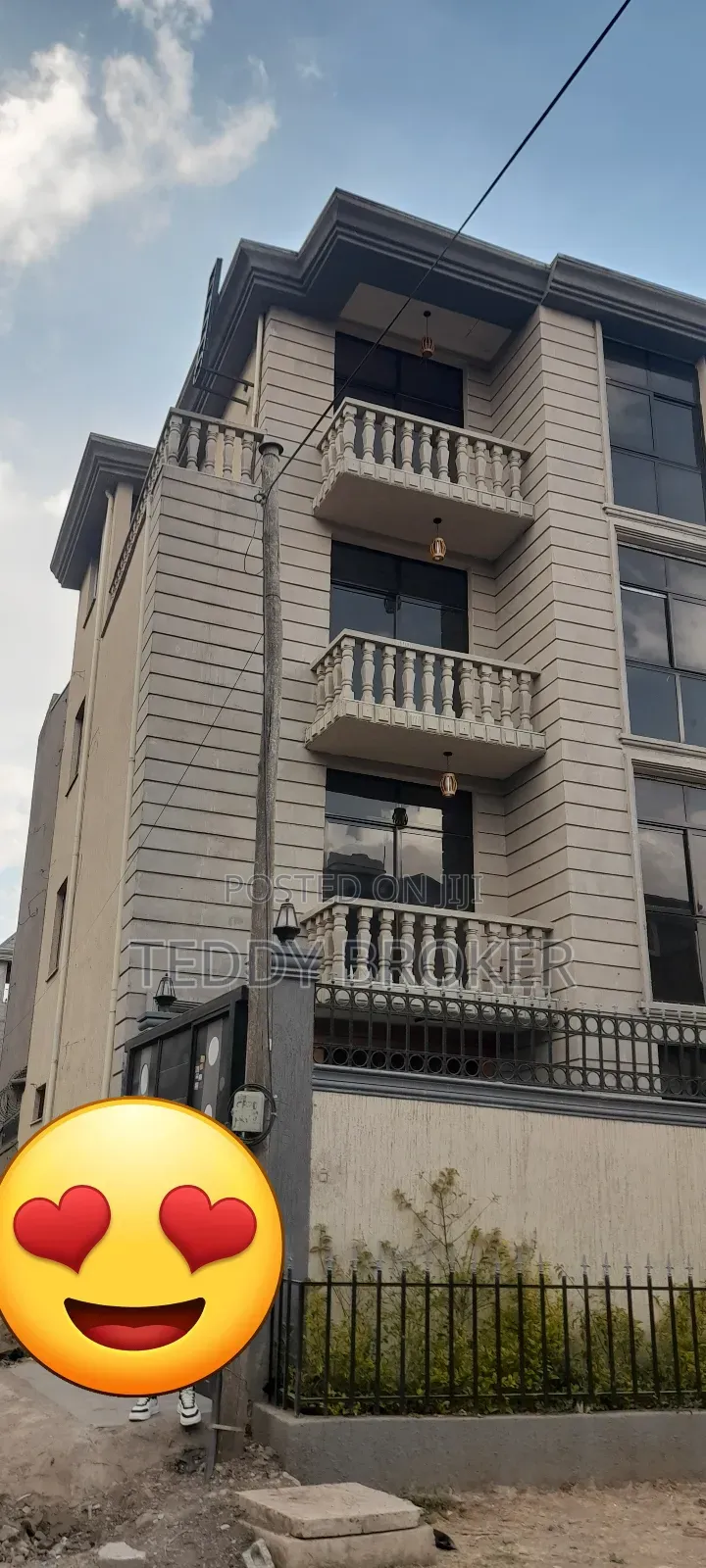 7bdrm House in Hayat, Yeka for sale