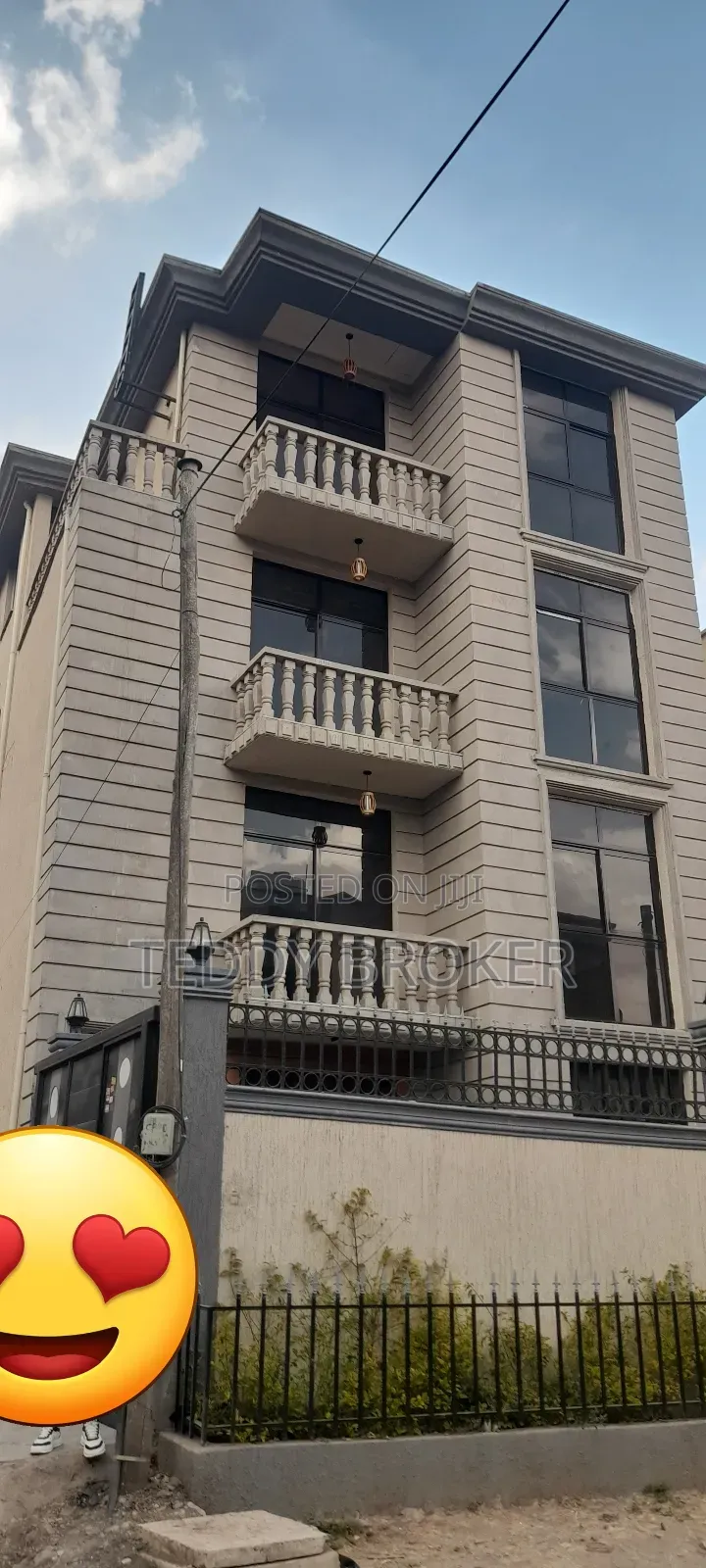 7bdrm House in Hayat, Yeka for sale