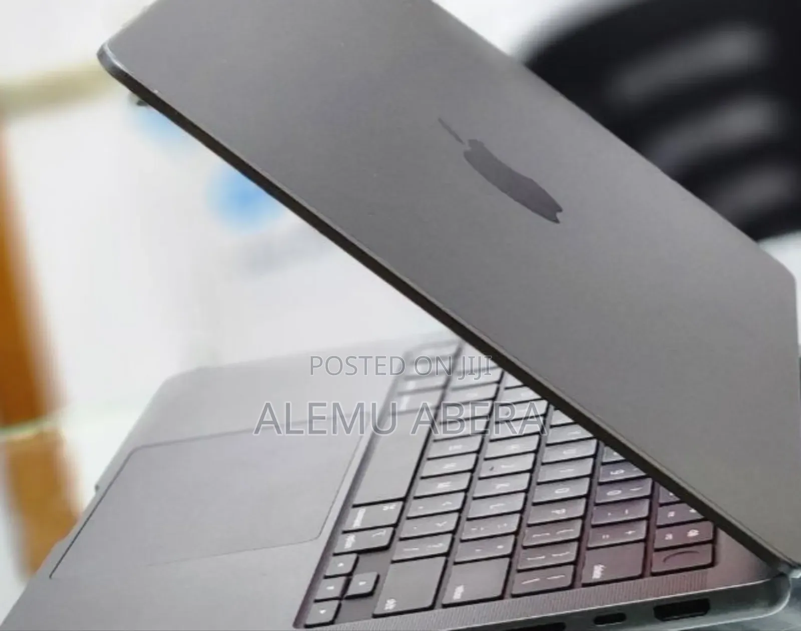 New Laptop Apple MacBook Pro 2024 M4 14-Inch 16GB SSD 512GB