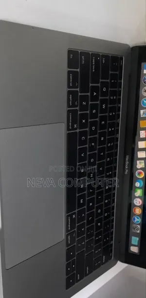 New Laptop Apple MacBook Pro 2017 8GB Intel Core I5 SSD 256GB