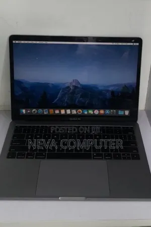 New Laptop Apple MacBook Pro 2017 8GB Intel Core I5 SSD 256GB
