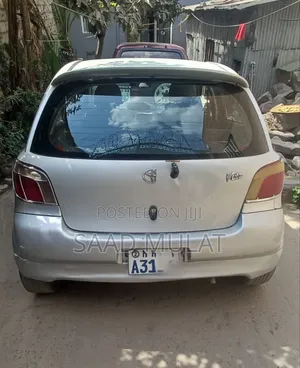 Toyota Vitz 2001 Silver