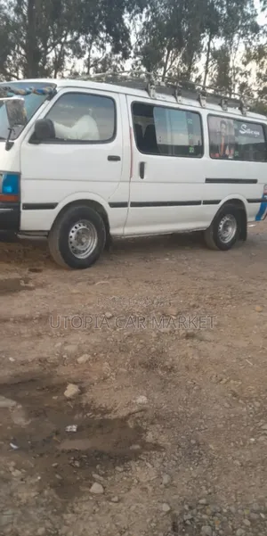 Toyota HiAce 2001 White