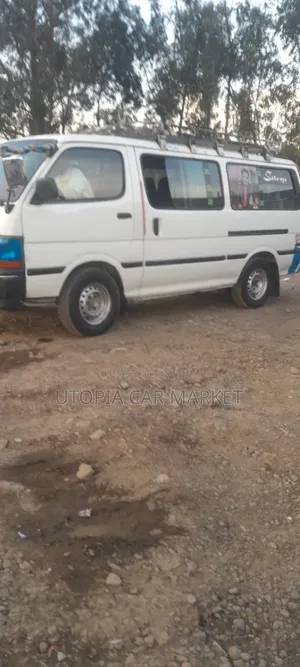 Toyota HiAce 2001 White