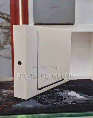 New Laptop Apple MacBook Air 2025 M4 13-Inch 16GB Apple M4 SSD 512GB