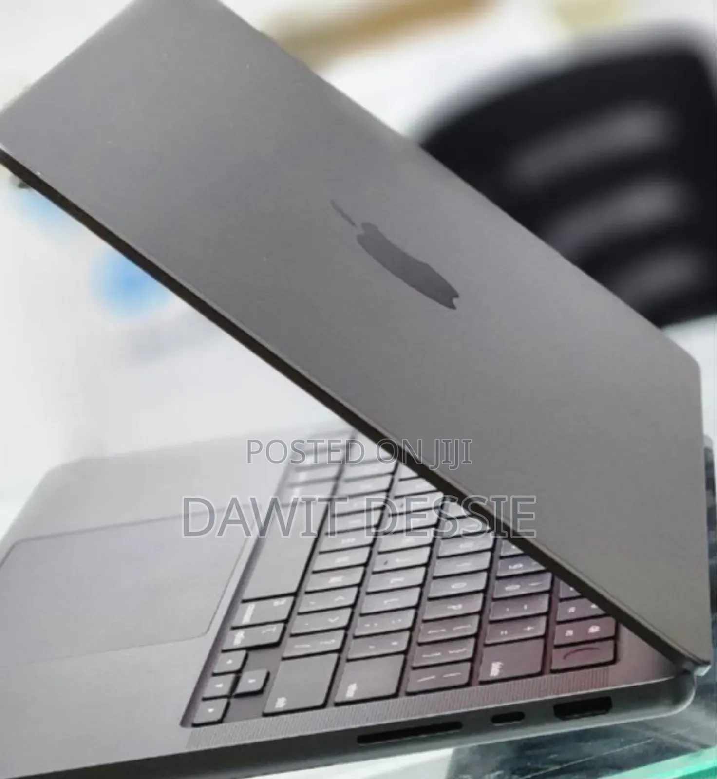 New Laptop Apple MacBook Pro 2024 M4 14-Inch 16GB Apple M4 SSD 512GB