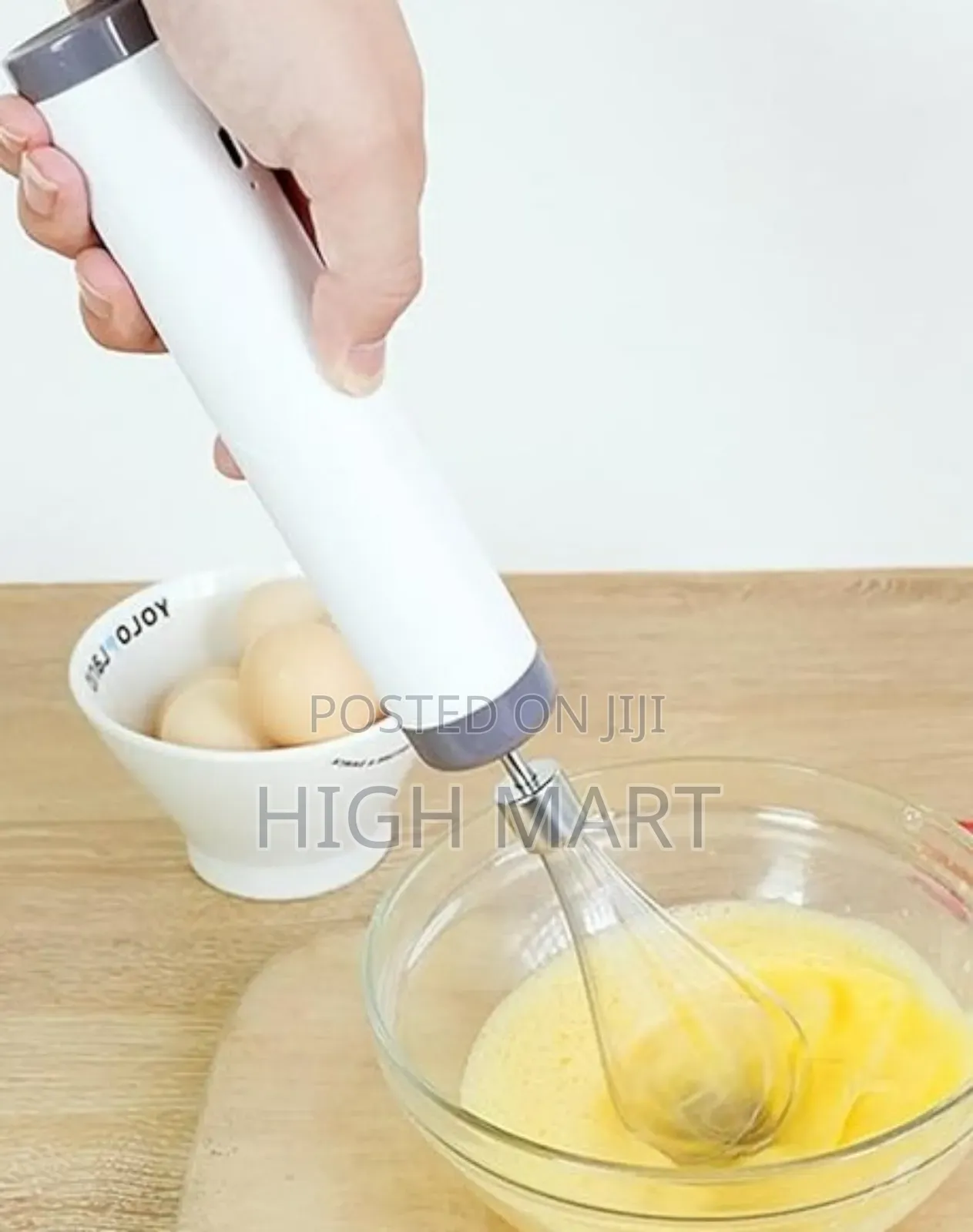Compact and Versatile Electric Frother