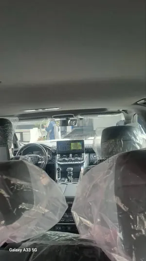 Toyota Land Cruiser LC300 2023 White