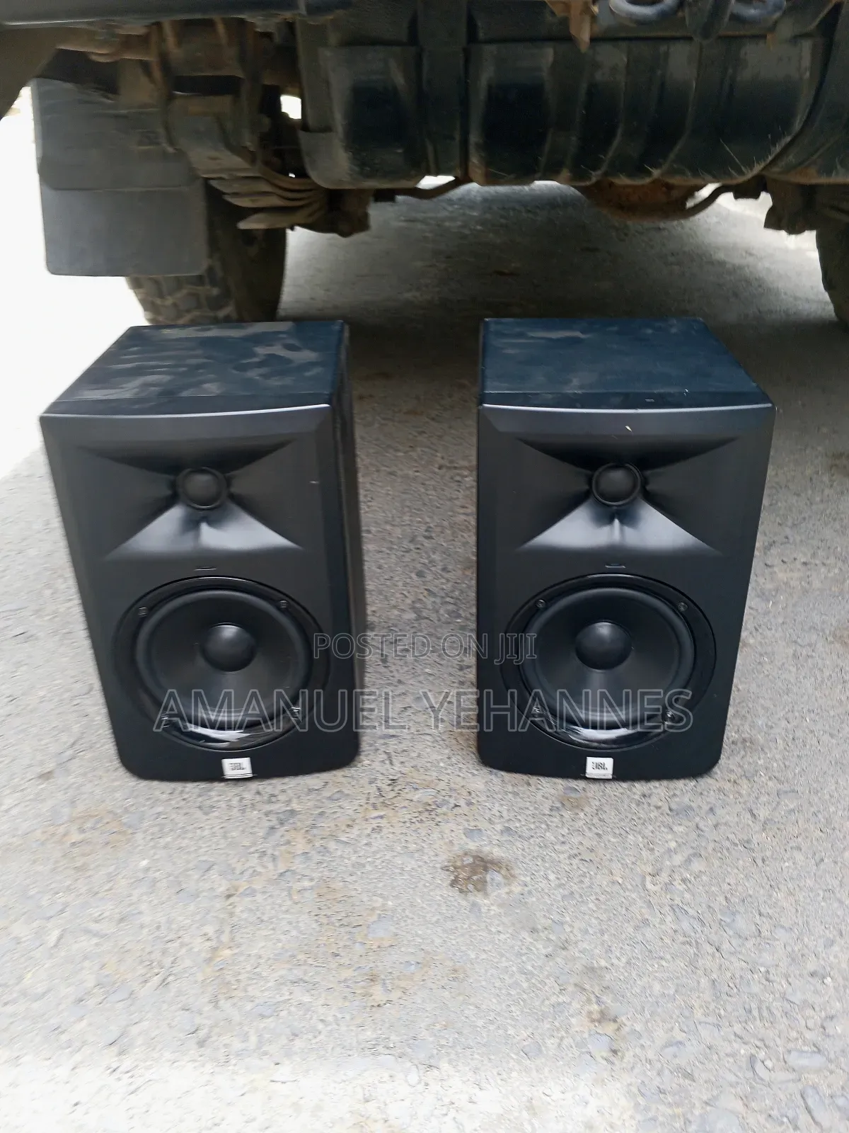 JBL Professional 3 Series Lsr305 Studio Monitor.